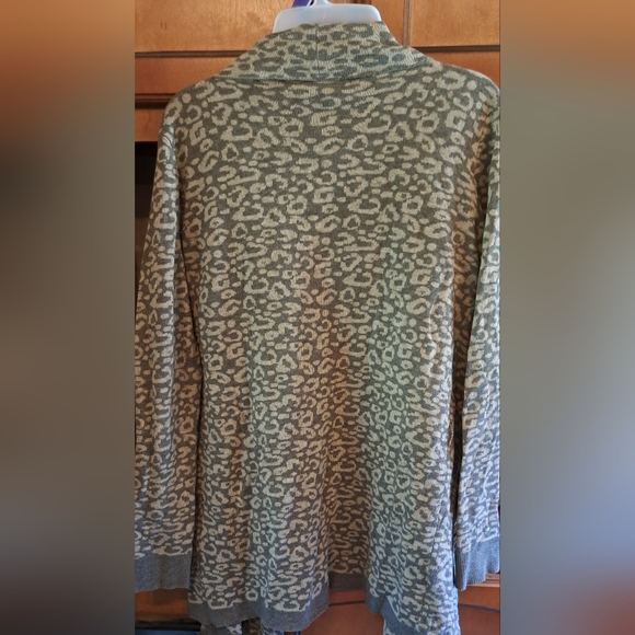 Ladies Waterfall BKE Buckle Open Front Sweater Tan/Beige Size Large Leopard Prin - Picture 2 of 5